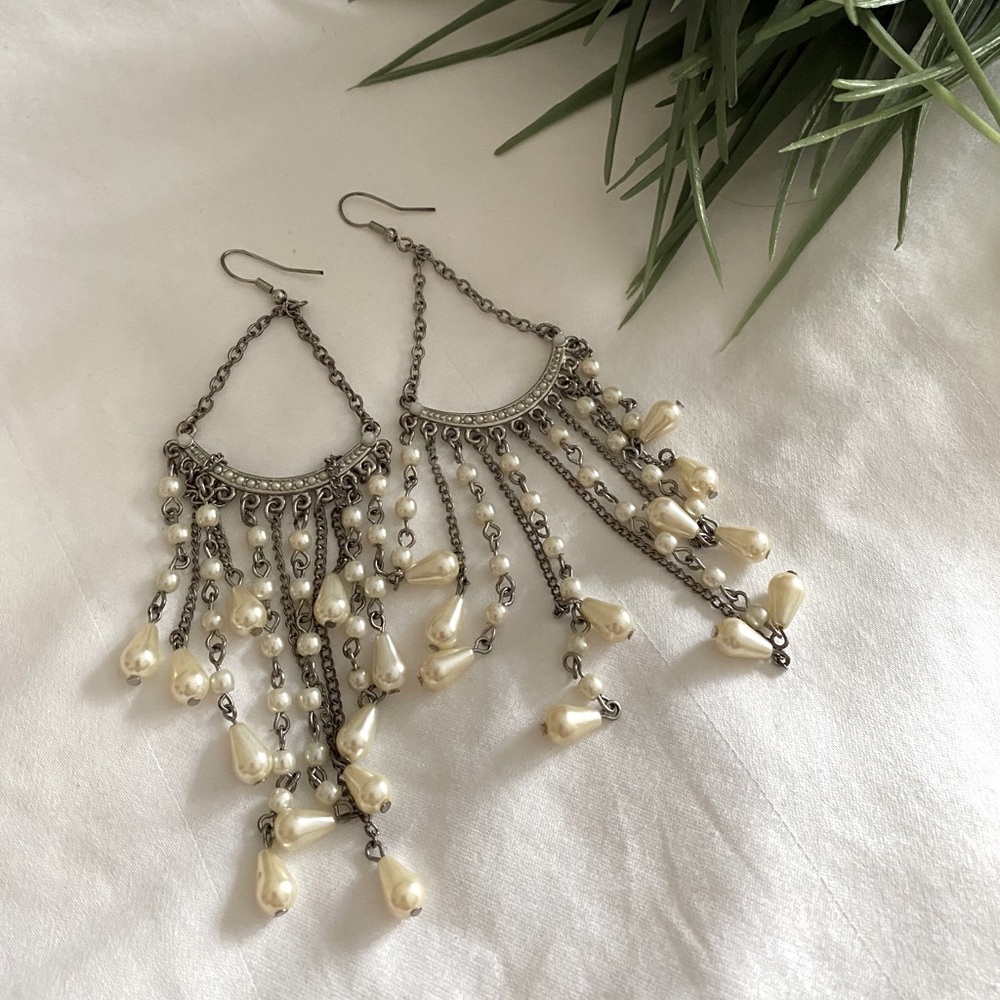 Beautiful hanging pearl earrings!